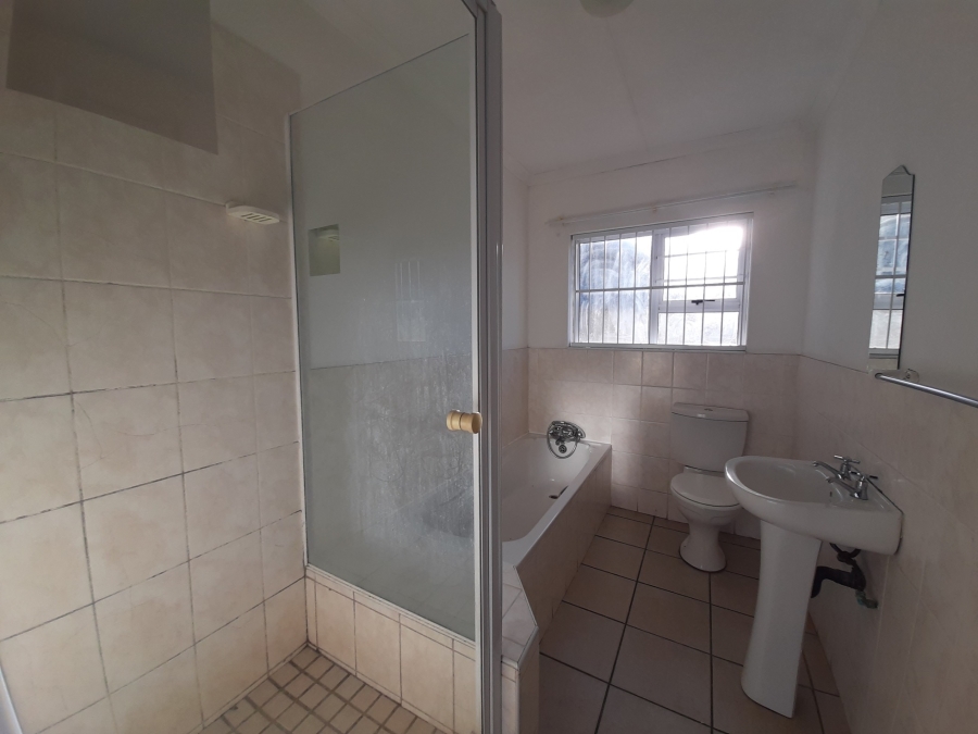 3 Bedroom Property for Sale in Cambridge West Eastern Cape